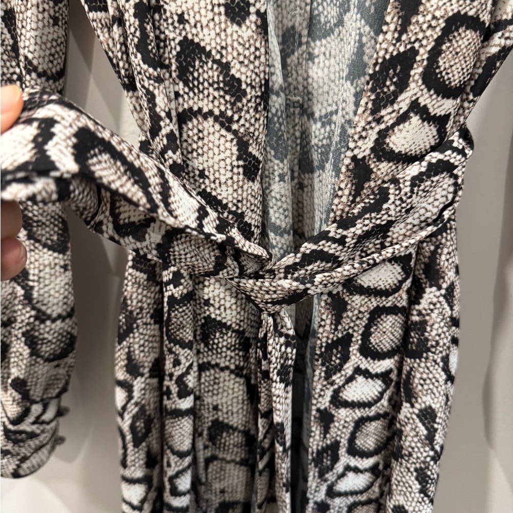 NEW Good American The Sheer Snake Skin Python Robe - Picture 5 of 10